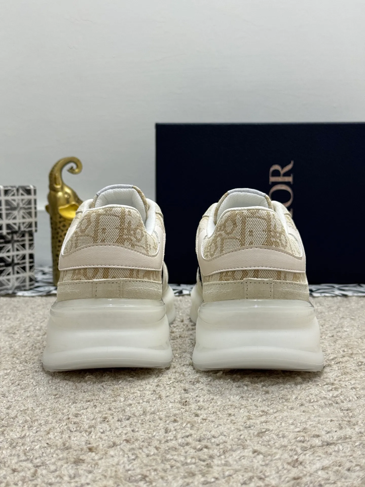 Men's men's shoes 💰440 [New model] 🐞🐞Top original - Dior 🆕 Low-top B02 casual sports shoes, carefully made of first-layer cowhide with canvas, comfortable and breathable ~ rubber soles, enhance style. Fashionable and versatile, it can complement any look. Featuring an exquisite design that is uniquely dynamic and modern, this shoe is part of Dior's legacy and embodies modern elegance. Size: 38-44 (45 customized